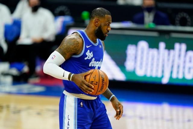 骑士11连胜终结雷霆15连胜 开拓者大胜鹈鹕